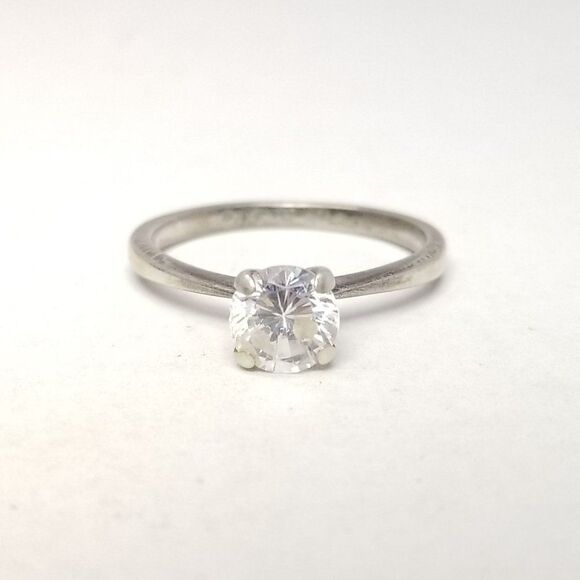 Vintage Sterling silver Avon Solitaire Ring, Size 9 Band, Engagement - Picture 2 of 9
